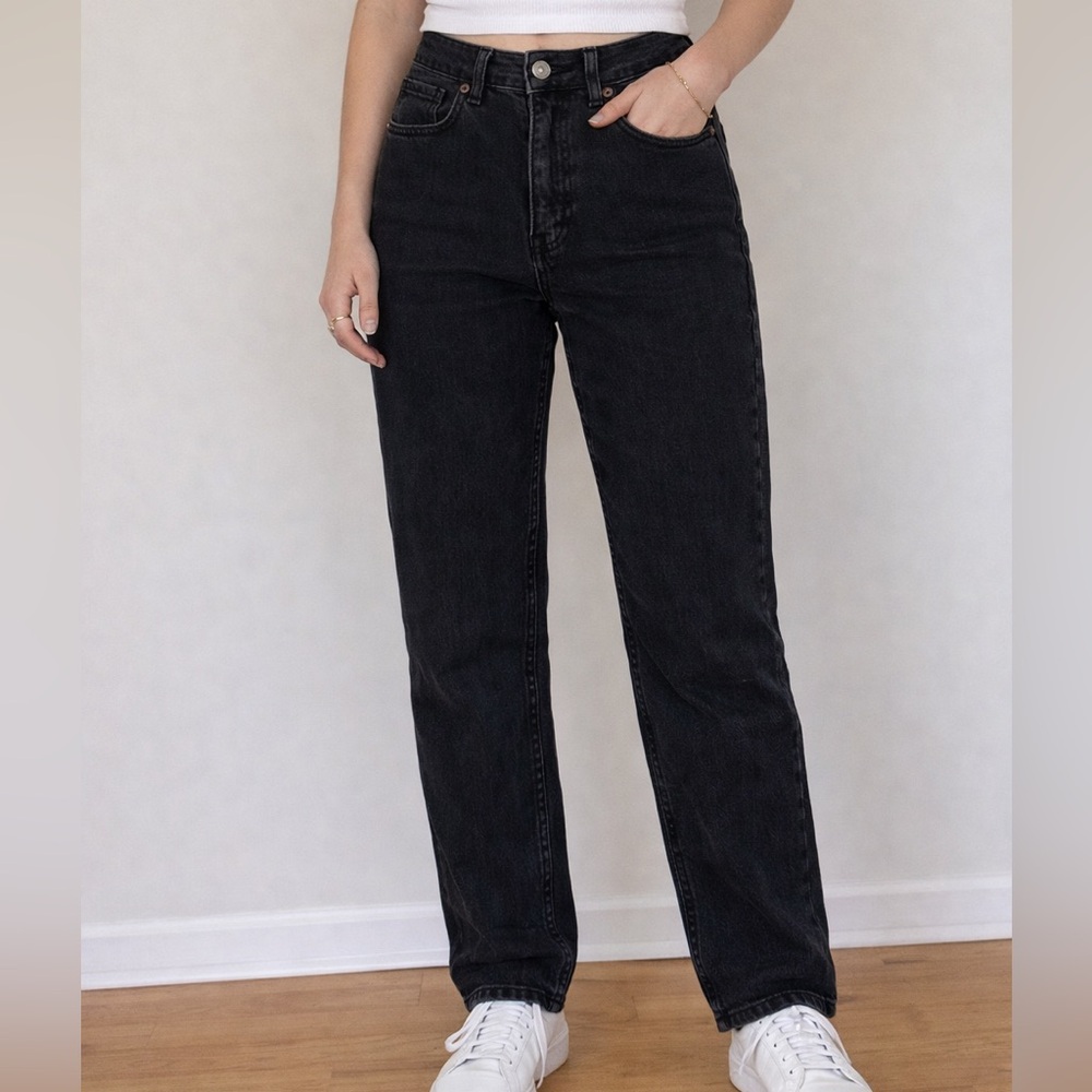 High-Rise Black Women's Jeans MOM Jean Style Straight Leg Size 2